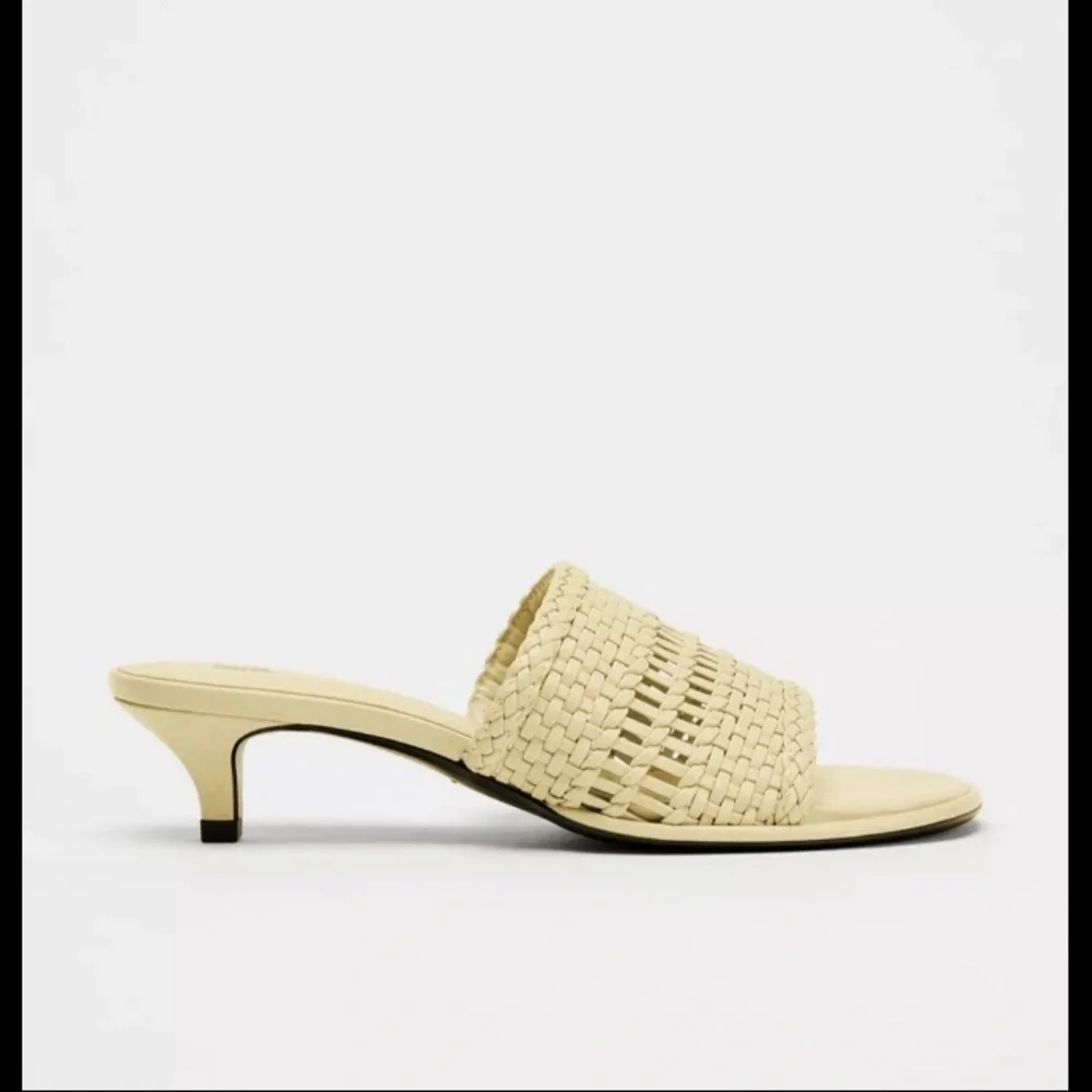 Zara, Braided Upper Mules, sandals, Vanilla yellow, size 9 - Picture 3 of 6